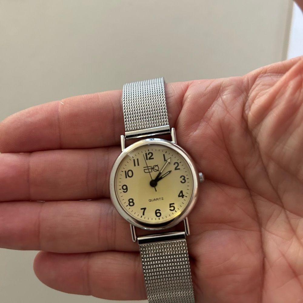 New Silver Mesh Band Quartz Watch with self-adjusting band